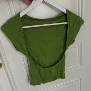 Backless topp - Topp med öppen rygg🤍bra skick 