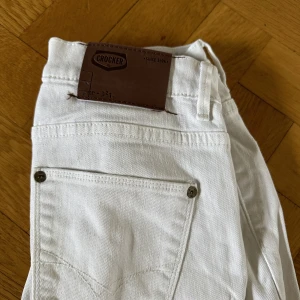 Crocker jeans - Säljer dessa vita jeans från crocker i storlek 26/32 tror jag 
