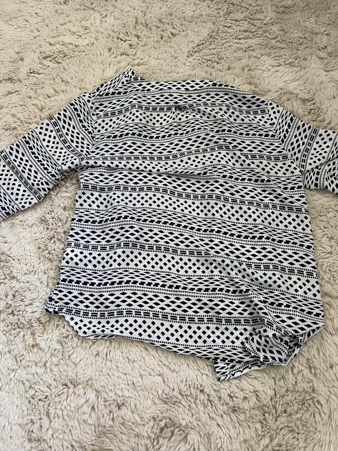 Vit blå mönstrad blus - 90