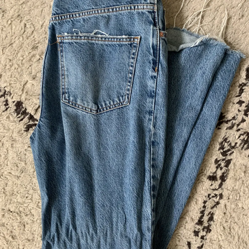 Jeans från gina tricot, använda fåtal gånger🫶🏼100 kr + frakt🫶🏼. Jeans & Byxor.