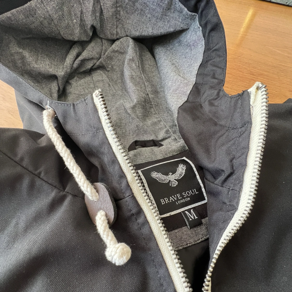 Stilren vindjacka (svart) - 91