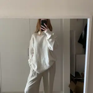 Off-white stickad tröja, aldrig använd så nyskick. Oversize modell