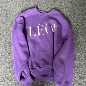 Tröja - Säljer en tröja i ny skick, andvänd circka 2 gånger.