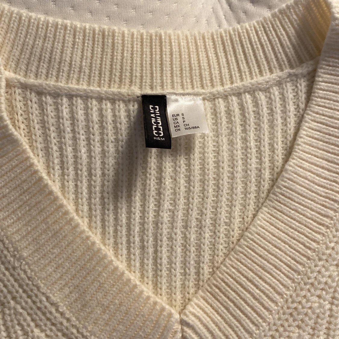 Stickad väst/ tröja  - 91