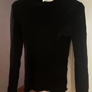 Överdel från selected - Säljer denna fina, sköna stickade tröja från Selected Femme som jag använt fåtal gånger. 