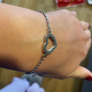 Edblad smycke  - Säljer detta fina smycke ifrån Edblad, aldrig använt. Skriv för fler bilder💗