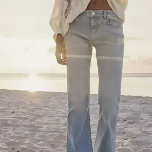 Söker dessa zara jeans!!!💕 i storlek 32!!