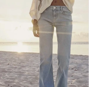 SÖKER - Söker dessa zara jeans!!!💕 i storlek 32!!
