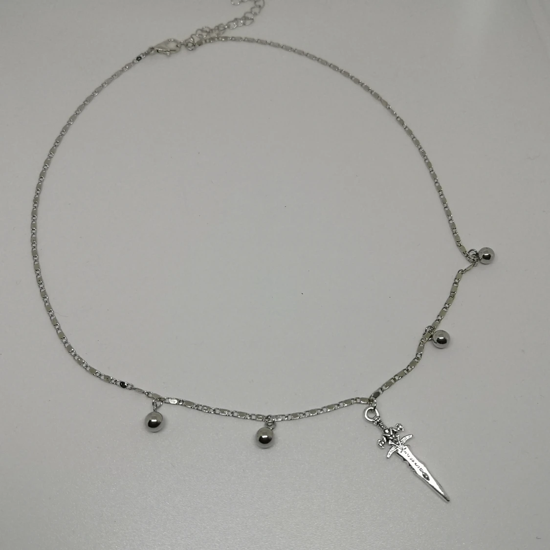 Halsband ~svärd med kulor~