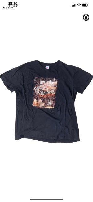 T-Shirt - .