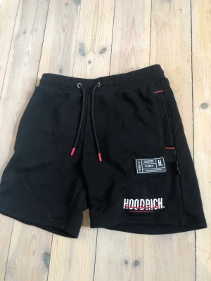 Hoodrich - Säljer dom för jag rensar garderoben knappt använda köpta på jd