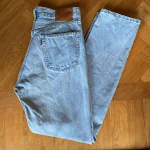 Levis 501 w.29 L. 30 - Superfina ljusblå 501:or. Använda endast ett fåtal gånger pga lite små. Tvättade en gång. Nypris 1200
