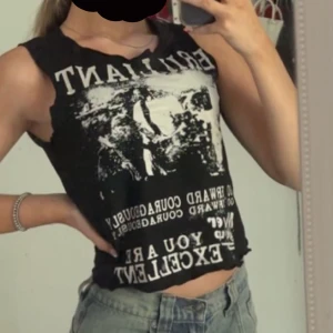 cool y2k linne med coolt tryck - Jättecool tröja med coolt tryck