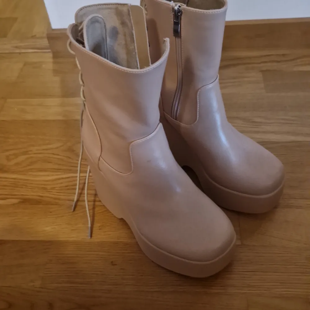Leather boots,  never been  worn size 36, . Skor.