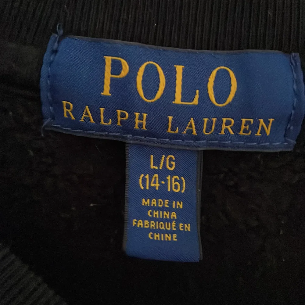 Snygg svart sweatshirt från Ralph Lauren. Tröjor & Koftor.