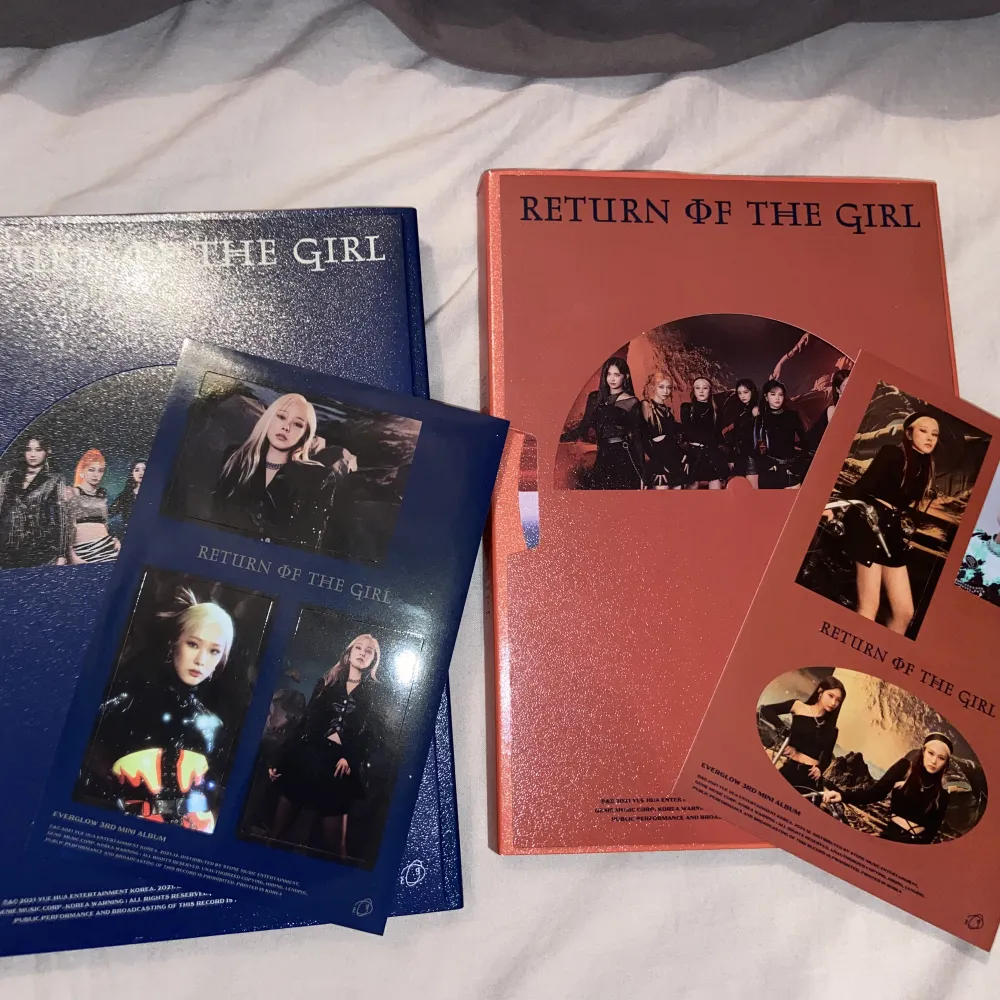Säljer båda versionerna av Return of The Girl album av Everglow, medföljer bara Mia stickers hos båda, ingen pc eller affisch  Albumen är i bra skick  Pris: 180kr. Övrigt.