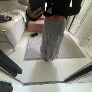 Blå långkjol - En superfin blå långkjol från Youhadmeathello som är en super gullig butik i Göteborg❤️‍🔥❤️‍🔥
