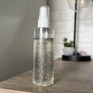 Face mist  - Face mist från Lyko. Använd några gånger. Nypris 115kr säljer för 60kr + frakt 