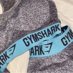 Gymshark set - Alla bilder är lånade! Säljer nu detta gymshark set i storlek xs. Setet är i fräscht skick men kan tänkas gå ner i pris vid snabb affär✨🤍