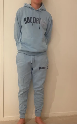 Hoodrich dress - Några frågor? Hör av dig