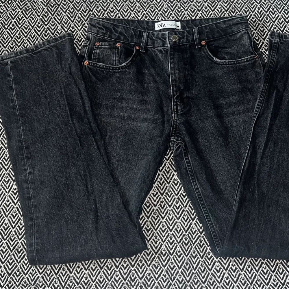 Mid Rise jeans från zara💗 köparen står för frakten. Jeans & Byxor.
