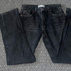 Mid Rise jeans från zara💗 köparen står för frakten