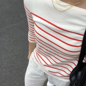 Randig topp ❤️ - Randig topp i rött och vitt med 3/4 arm ❤️  Storlek: xs