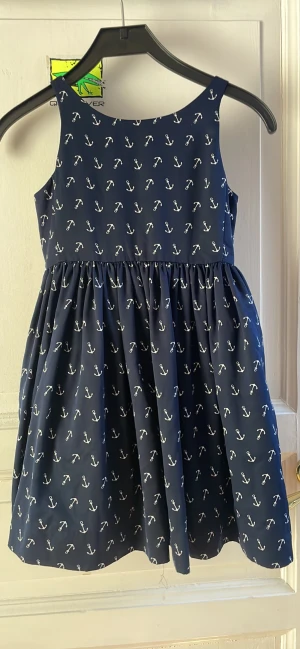 Ralph Lauren Klänning stl. 6 - Supersöt barnklänning stl. 6. Som ny. Marinblå