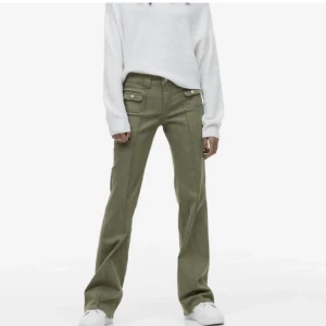 Gröna H&M jeans  - Säljer dessa populära o slutsålda byxorna från H&M. Använda fåtal gånger 