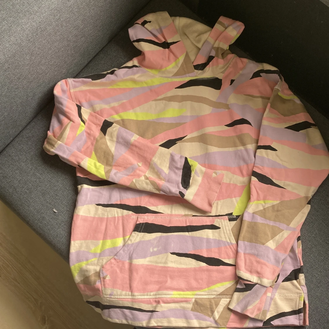 Färgglad hoddie från Lindex  - 90