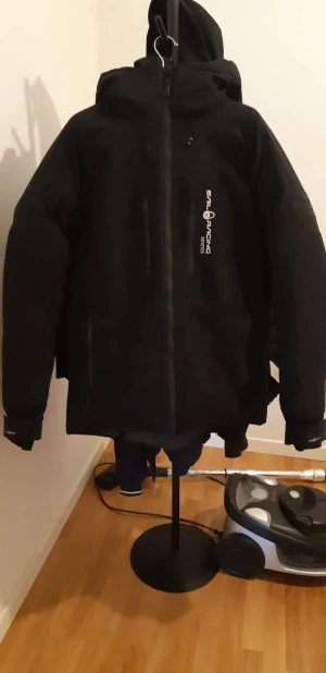 Sail racing jacka - Säljer nu min jacka som inte är använd riktigt bra skick o passar bra inga skador eller något på den