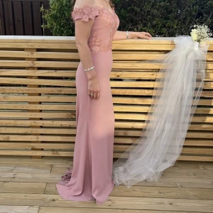 Klänning säljes  - Strlk 34/36 