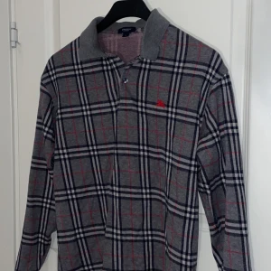 Burberry (M) - En as fräsch burberry Bomulls skjorta ✅ 200kr✅ Kan Fraktas! ✅Först till kvarn