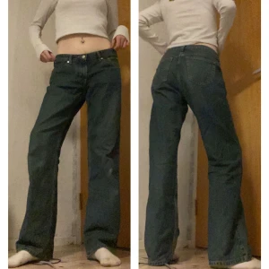 weekday jeans - weekday jeans i populära modellen arrow low! Köptes i Juli, nypris: 590kr • Midjemått: 41cm || Innerbenslängd: 85,5 cm 