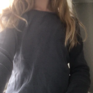Blå randig tröja långärmad  - I gott skick har haft på mig nån gång 