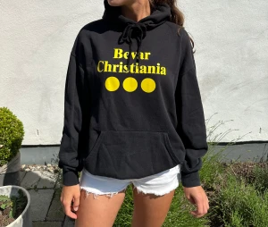 Cool Hoddie  - Cool Hoddie, är lite oversize på mig som är 165! Storlek är manlig L men tycker absolut den funkar bra på tjejer. Öppen för prisförslag 