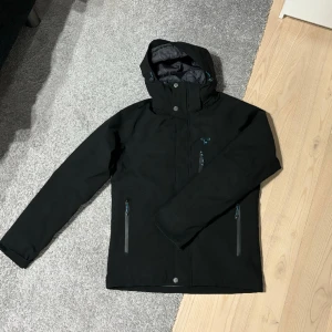 Tenson Skidjacka - Tenson skidjacka, ca 4 år gammal, 9/10 skick. Storlek S