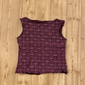 Söt topp - Jättesöt topp! Kort och liten perfekt för att gå ut🎀