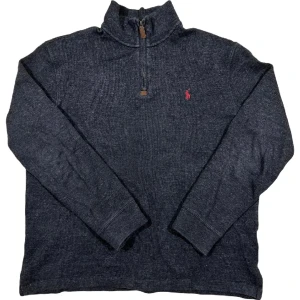 Ralph Lauren Half-Zip Tröja - Svart / Mörkgrå halfzip tröja från Ralph Lauren i bra skick! Storlek L, ställ gärna frågor 😊