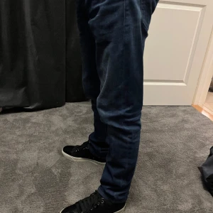 Replay jeans - Säljer nu mina Replay i jeans i nyskick, jeansen är en månad gamla och knappt använda skick9.5/10. Nypris 1600. Mitt pris 699. Priset kan diskuteras vid snabb affär.