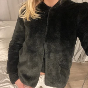 Pälskappa - Superfin pälskappa! Köparen står för frakten!💕kom privat för fler bilder, den har lite defekter som bara syns innanför jackan!😊💕