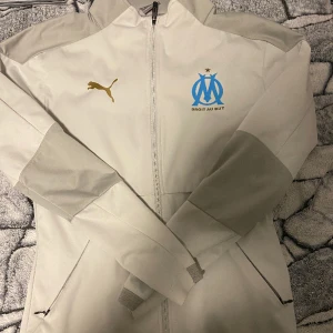 Marseille kofta  - Grå marseille kofta storlek Xs men passar S också. Bra kvalitet använd 2-3 ggr. 