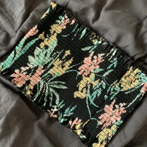 Tubtoppar - Säljer båda två tsm för 40kr💕