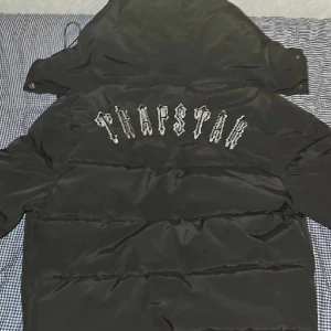 Trappstar jacka  - Använd 3gånger  säljar den för att den e för stor för mig 