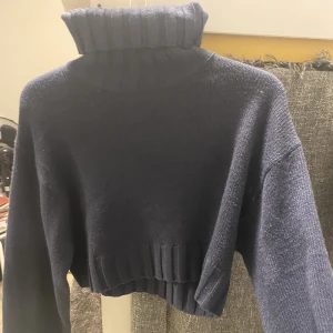 stickad tröja - använd fåtal gånger kan fota mer bilder privat om det behövs. pris kan diskuteras!