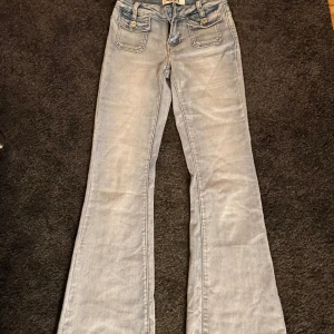 low waist jeans  - helt nya jeans från missäy nordstan  aldrig använda köpta för 499kr