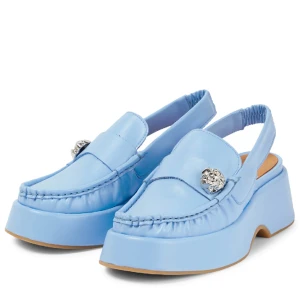 Loafers - Märke: Ganni  Vad: Slingback leather loafers Färg: ljusblå/blå  Material: Läder och gummi Storlek: 37  Inget att anmärka på. Aldrig använda så i nyskick. Box + dustbag ingår  Nypris är 3000+