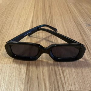 Monki solglasögon  - Monki solglasögon. Som nya