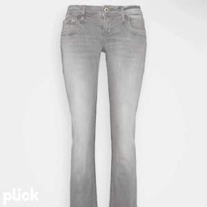 Säljer mina gråa ltb jeans eller byter mot andra plagg💕 FRÅGA INNAN NI TRYCKER KÖP NU!!!  Har bud på 650kr❤️