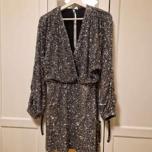 OtherStories short sparkling dress size 38 Wore 2 times but now it does not fit me anymore